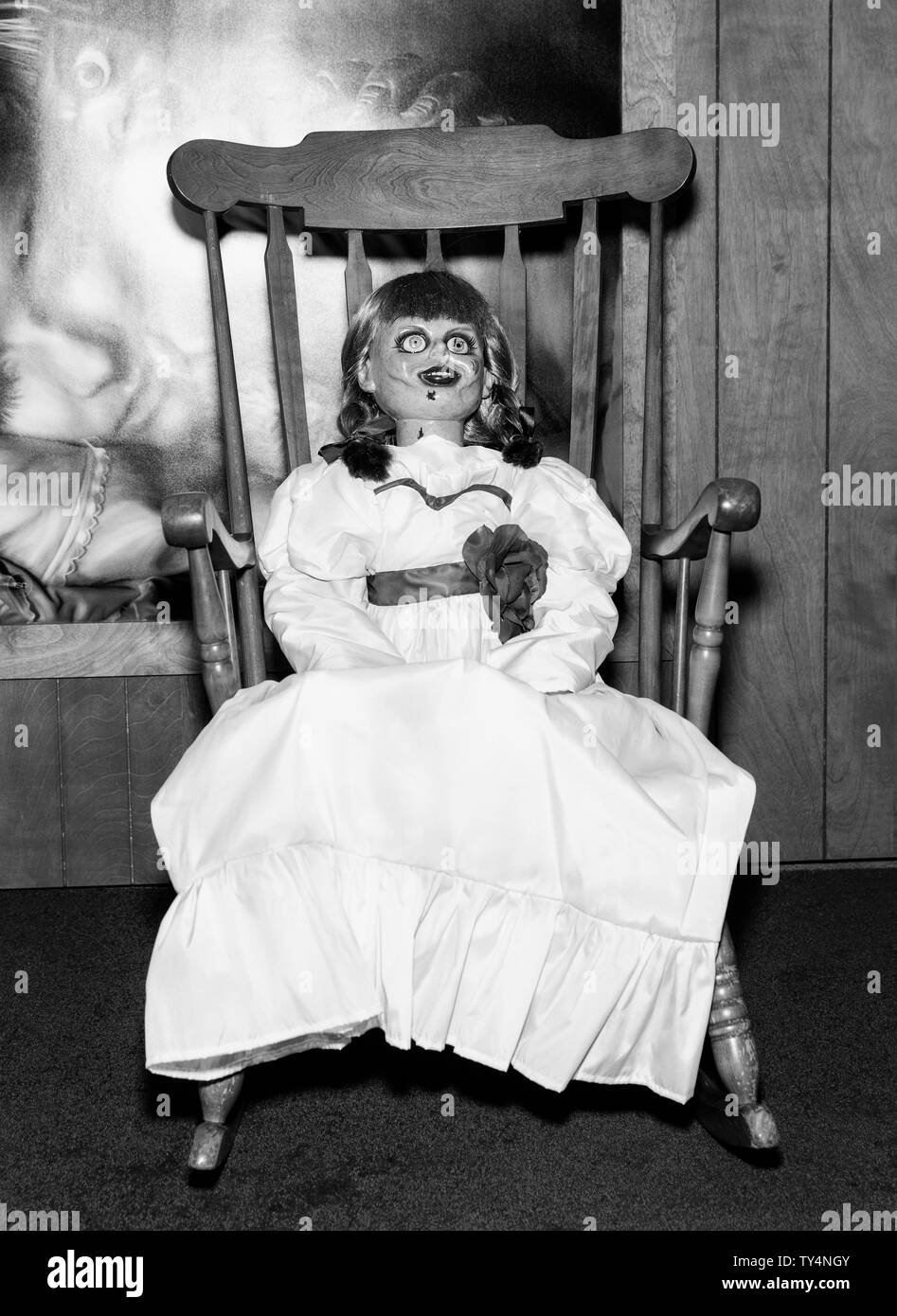 Annabelle die puppe Fotos und Bildmaterial in hoher Auflosung Alamy
