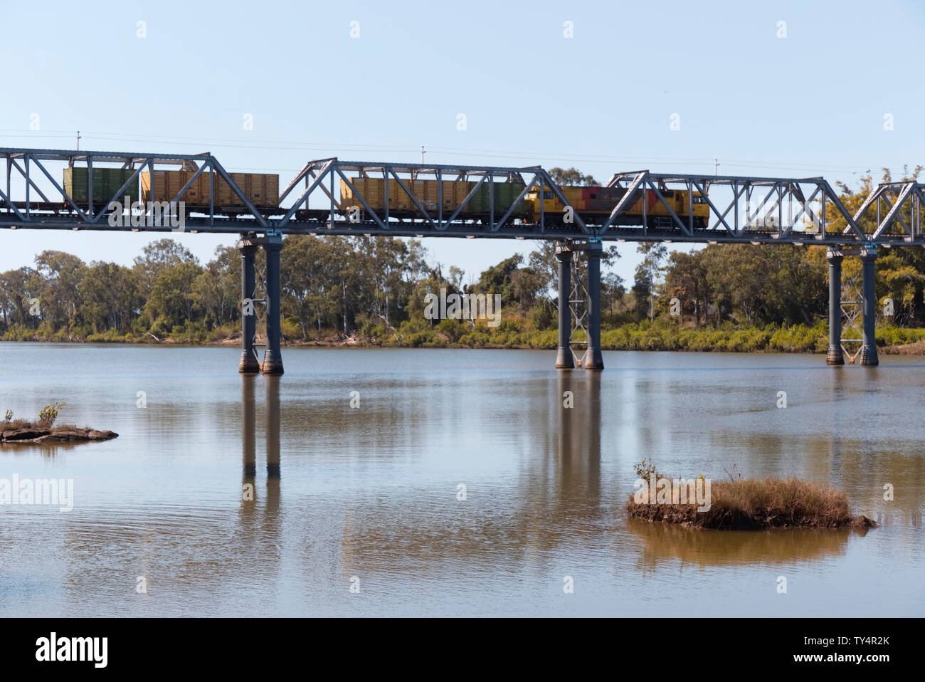 Güterzug der Kolan River Crossing bei Avondale Queensland Australien Stockfoto