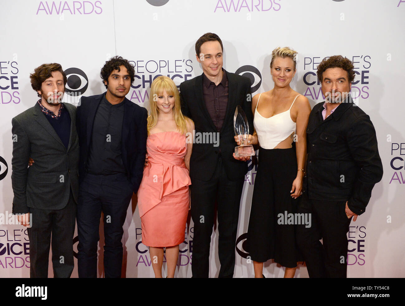 Johnny galecki and kaley cuoco sweeting -Fotos und -Bildmaterial in ...