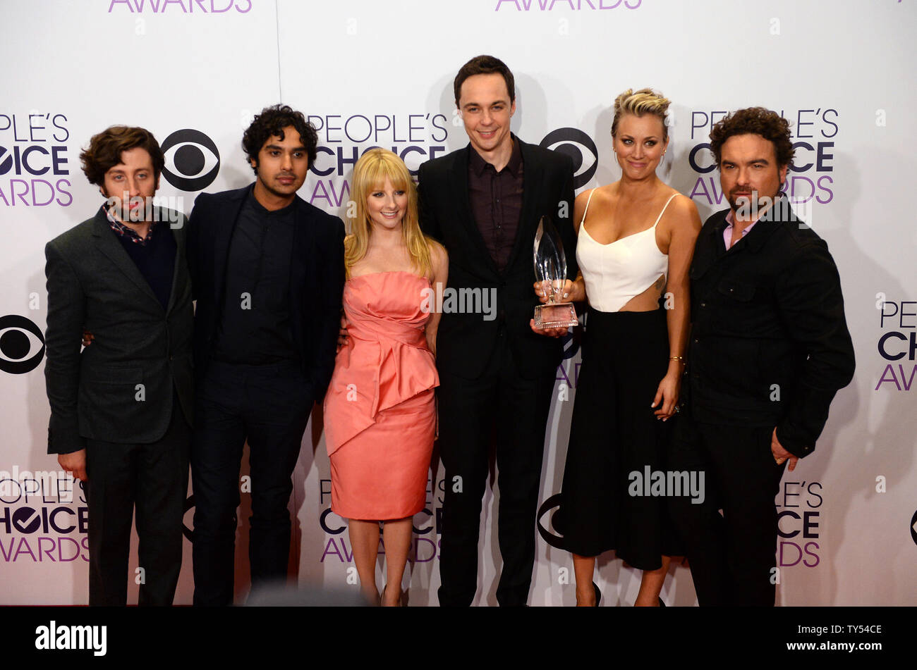 Johnny Galecki And Kaley Cuoco Sweeting Stockfotos und -bilder Kaufen ...