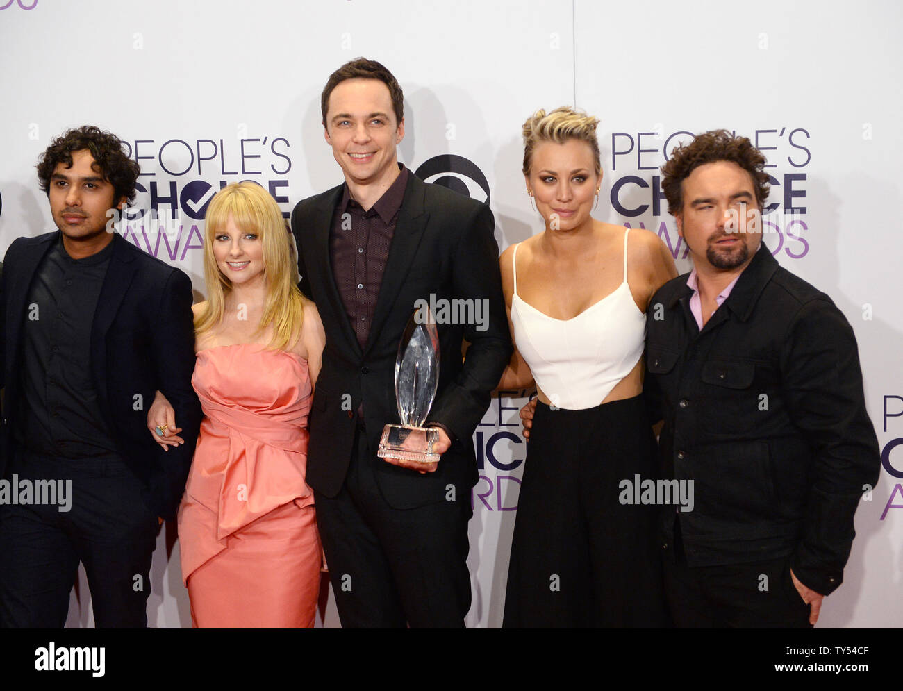 Johnny Galecki And Kaley Cuoco Sweeting Stockfotos und -bilder Kaufen ...