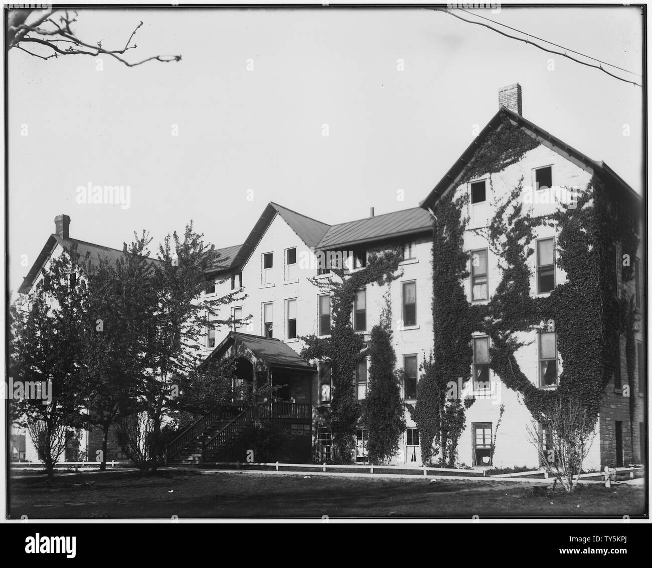 Home 2; Geltungsbereich und Inhalt: Dieses Foto ist Teil einer Serie von Glasplatte negative durch die Chilocco Indian School Print Shop in der indischen Schule Journal zur Veröffentlichung verwendet werden. Stockfoto