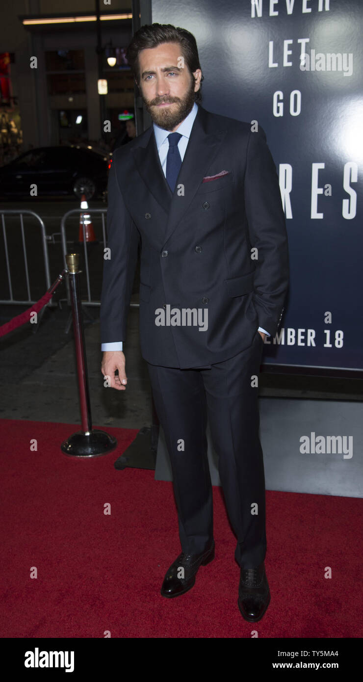 Warf Mitglied Jake Gyllenhaal besucht die Premiere des Motion picture Thriller 'Everest' an der TCL Chinese Theatre in Hollywood" in Los Angeles am 9. September 2015. Handlung: Am Morgen des 10. Mai 1996, Kletterer aus zwei Expeditionen beginnen ihre endgültigen Aufstieg auf den Gipfel des Mount Everest, dem höchsten Punkt der Erde. Mit wenig Warnung, ein heftiger Sturm schlägt den Berg, umschloss die Abenteurer in eine der heftigsten Schneestürme jemals von Menschen begegnet. Foto von Phil McCarten/UPI Stockfoto