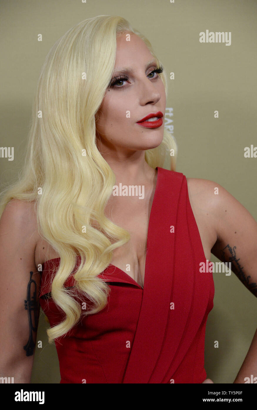 Schauspielerin/Sängerin Lady Gaga besucht die Premiere Screening der FX' amerikanischen Horror Story: Hotel "am Regal Cinemas L.A. Leben in Los Angeles am 3. Oktober 2015. Storyline: sowohl physische als auch psychische Schrecken beeinflussen ein Zerlegen Familie, Arbeiter und Bewohner einer Irrenanstalt, einem Coven von Hexen, und eine Form von Zirkus freaks in dieser Anthologie Serie, wobei der Schwerpunkt auf den Themen der Untreue, Sanity, Unterdrückung und Diskriminierung. Foto von Jim Ruymen/UPI Stockfoto