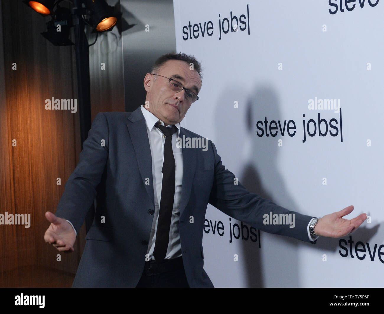 Regisseur Danny Boyle nimmt an einem Screening des Motion Picture biografische Drama teve Jobs' an der Akademie der Motion Picture Arts and Sciences in Beverly Hills, Kalifornien am 8. Oktober 2015. Storyline: backstage bei drei ikonische Produkteinführungen und endet 1998 mit der Enthüllung des iMac, Steve Jobs nimmt uns mit hinter die Kulissen der digitalen Revolution ein Porträt der Mann an sein Epizentrum zu malen. Foto von Jim Ruymen/UPI Stockfoto