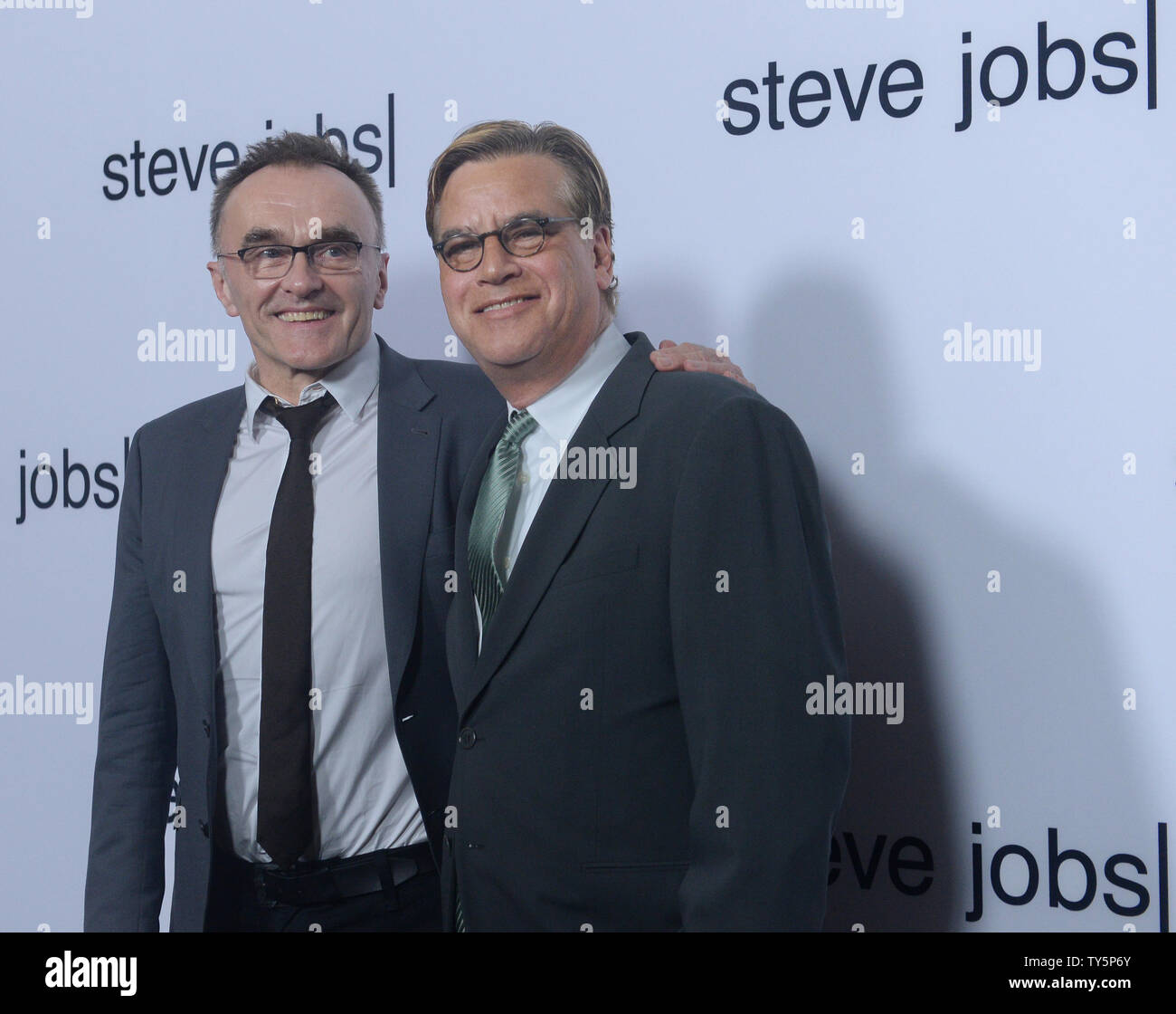 Regisseur Danny Boyle und Drehbuchautor Aaron Sorkin besuchen eine Industrie Screening des Motion Picture biografische Drama teve Jobs' an der Akademie der Motion Picture Arts and Sciences in Beverly Hills, Kalifornien am 8. Oktober 2015. Storyline: backstage bei drei ikonische Produkteinführungen und endet 1998 mit der Enthüllung des iMac, Steve Jobs nimmt uns mit hinter die Kulissen der digitalen Revolution ein Porträt der Mann an sein Epizentrum zu malen. Foto von Jim Ruymen/UPI Stockfoto