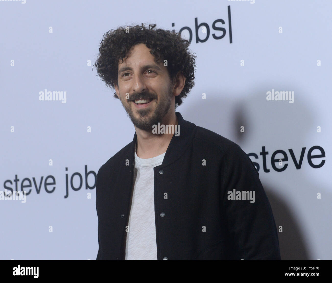 Cast Mitglied Adam Shapiro besucht eine Industrie Screening des Motion Picture biografische Drama teve Jobs' an der Akademie der Motion Picture Arts and Sciences in Beverly Hills, Kalifornien am 8. Oktober 2015. Storyline: backstage bei drei ikonische Produkteinführungen und endet 1998 mit der Enthüllung des iMac, Steve Jobs nimmt uns mit hinter die Kulissen der digitalen Revolution ein Porträt der Mann an sein Epizentrum zu malen. Foto von Jim Ruymen/UPI Stockfoto