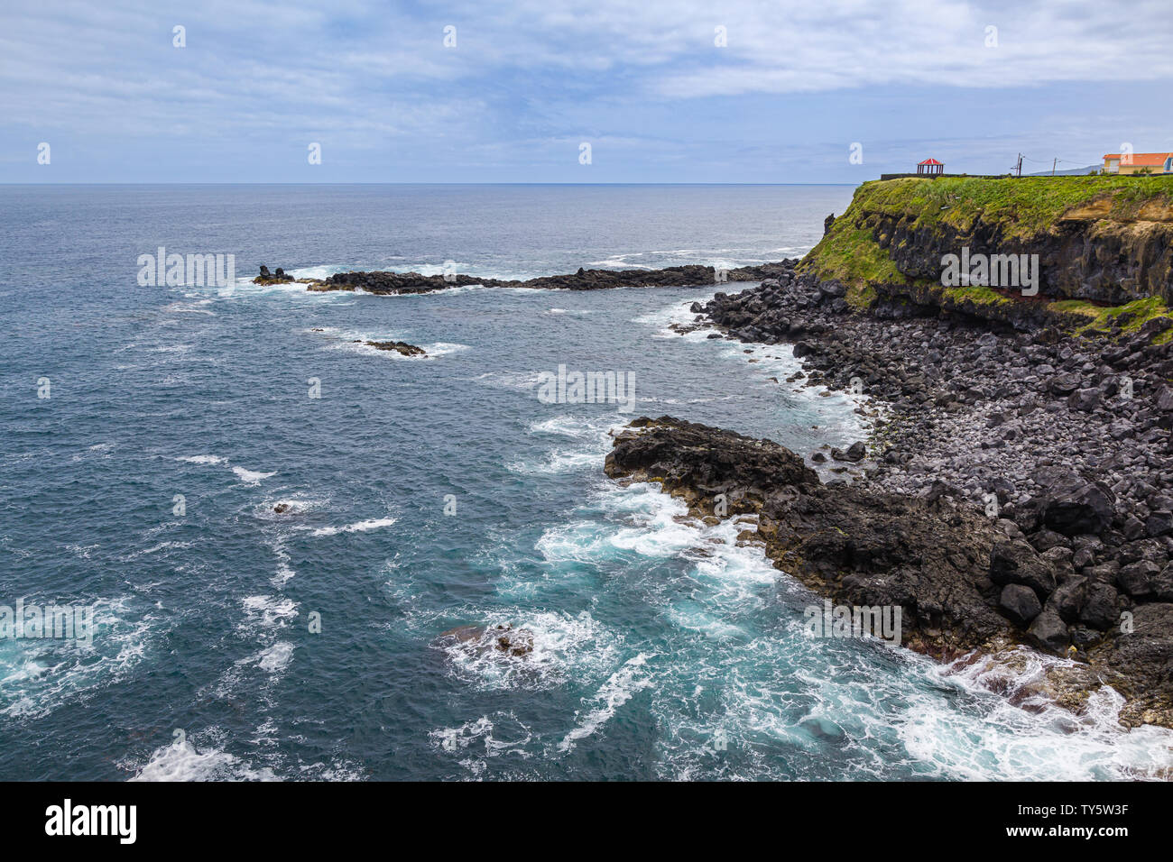 Bucht an der Stadt von Maia auf Sao Miguel, Azoren Archipel, Portugal Stockfoto