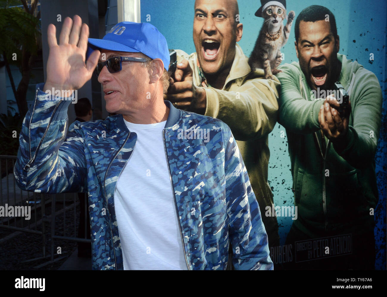 Schauspieler Jean-Claude Van Damme besucht die Premiere des Motion picture Komödie 'Keanu' an der ArclLight Kino Dome im Hollywood Abschnitt von Los Angeles am 27. April 2016. Storyline: Freunde einem Grundstück eine gestohlene Kitten von posiert als Drogendealer für eine Street Gang zum Abrufen von Luke. Foto von Jim Ruymen/UPI Stockfoto