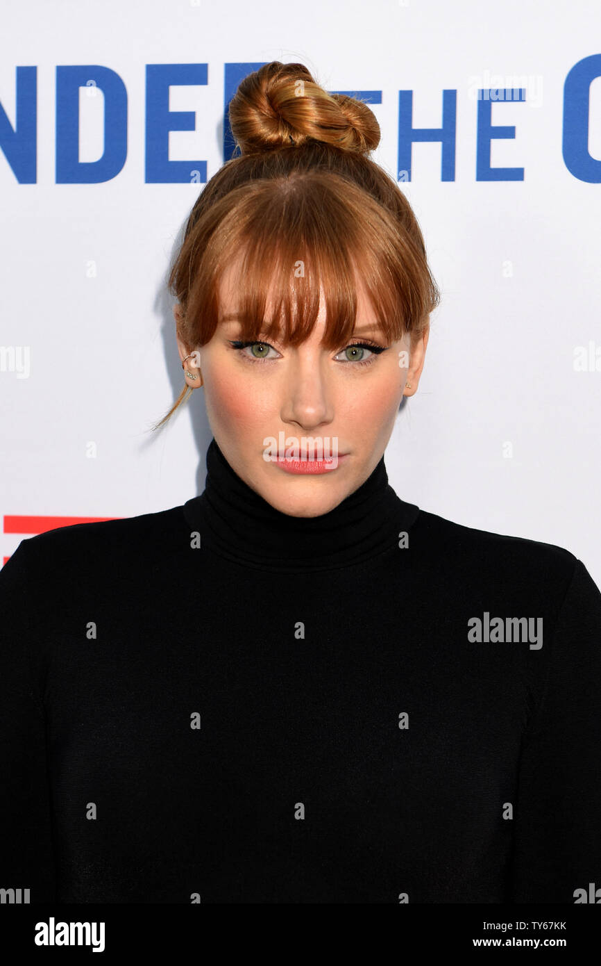 Schauspielerin Bryce Dallas Howard besucht die Premiere des Dokumentarfilms "Under the Gun" an der Akademie der Motion Picture Arts and Sciences (Ampas) in Beverly Hills, Kalifornien am 3. Mai 2016. Storyline: Erster Hand Konten von Eltern von Sandy Hook Opfer, Experte Kommentar und Statistiken zeigen den Zustand der amerikanischen Waffengewalt und Gun. Foto von Michael Owen Baker/UPI Stockfoto