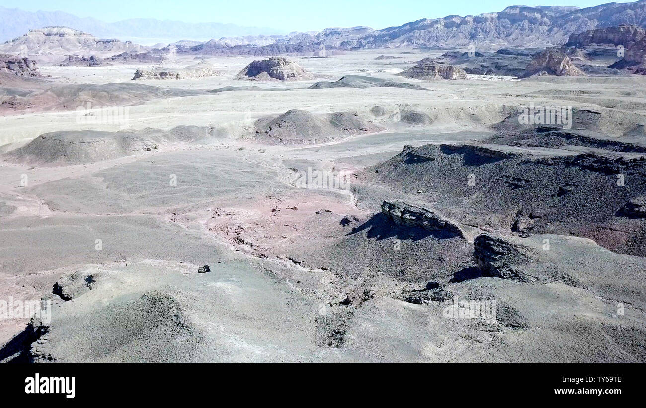 Trockene Wüstenlandschaft, Luftbild. Stockfoto