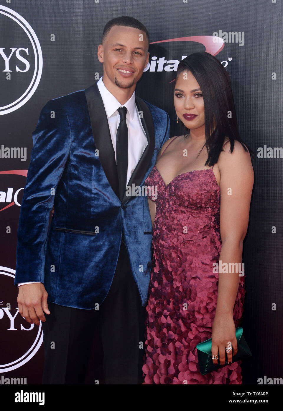 Stephen Curry And Ayesha Curry Stockfotos Und Bilder Kaufen Alamy
