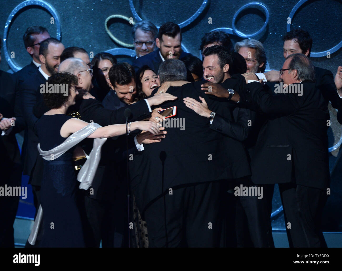 Schauspielerin Julia Louis-Dreyfus, Produzent David Mandel (beide Mitte ...