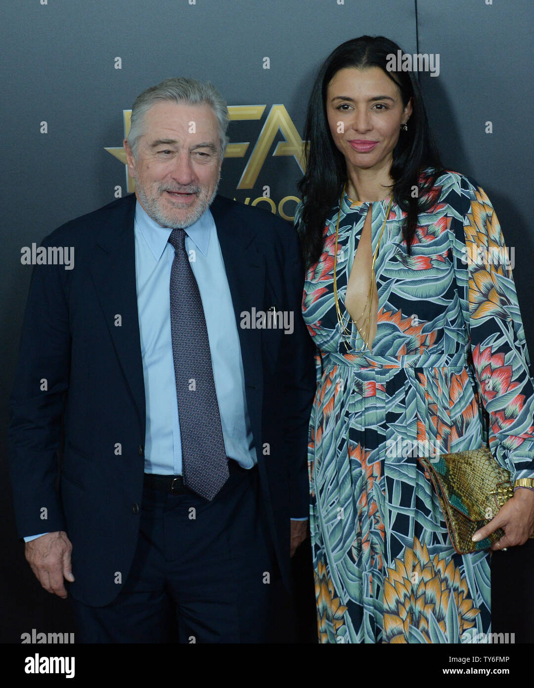 Schauspieler Robert De Niro und seine Tochter Drena De Niro nehmen an der 20. jährlichen Hollywood Film Awards im Beverly Hilton Hotel in Beverly Hills, Kalifornien am 6. November 2016. Foto von Jim Ruymen/UPI Stockfoto