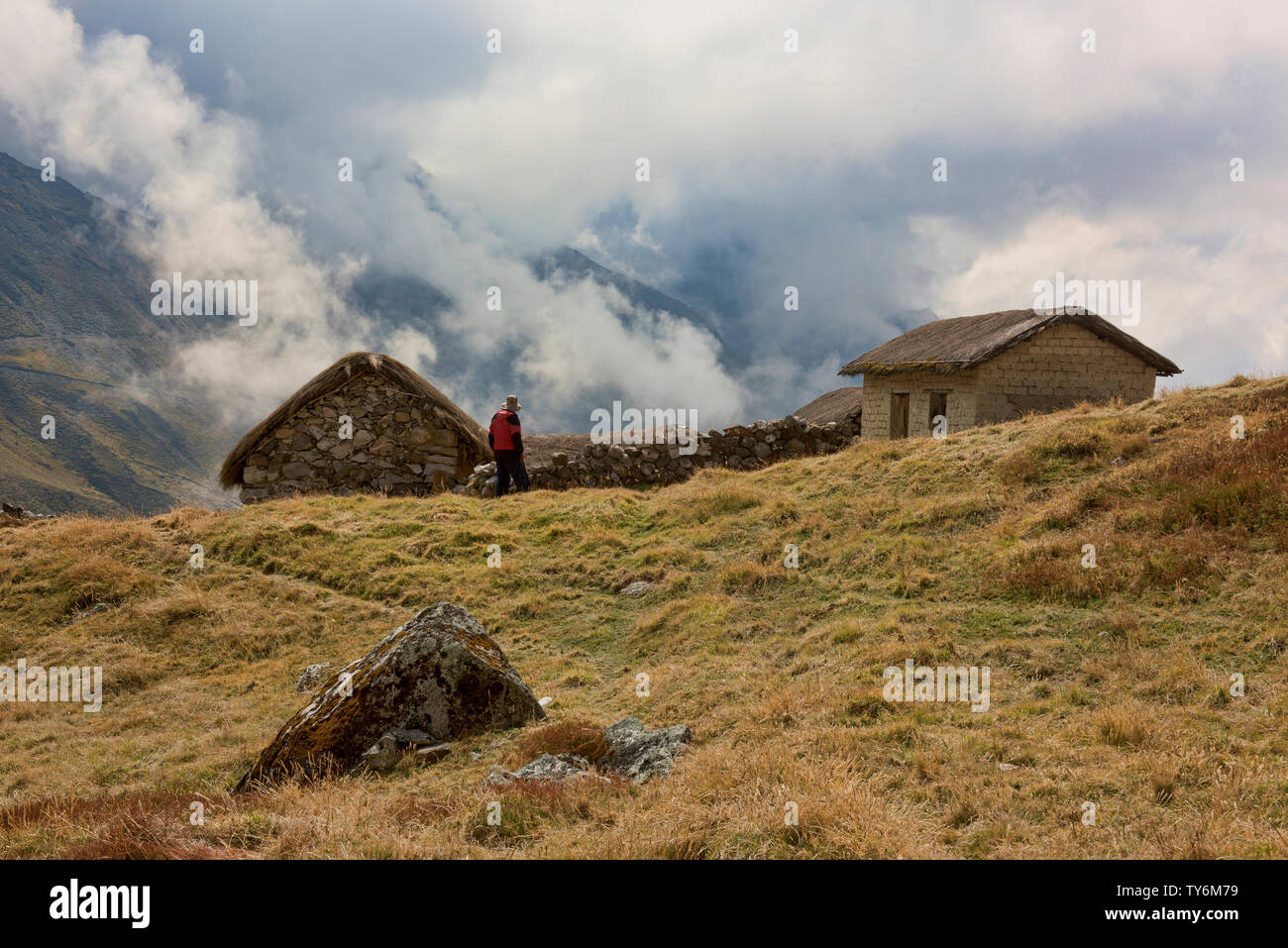 Traditionelle Hütte aus Stein in den hohen Anden entlang der Cordillera Real Traverse, Bolivien Stockfoto