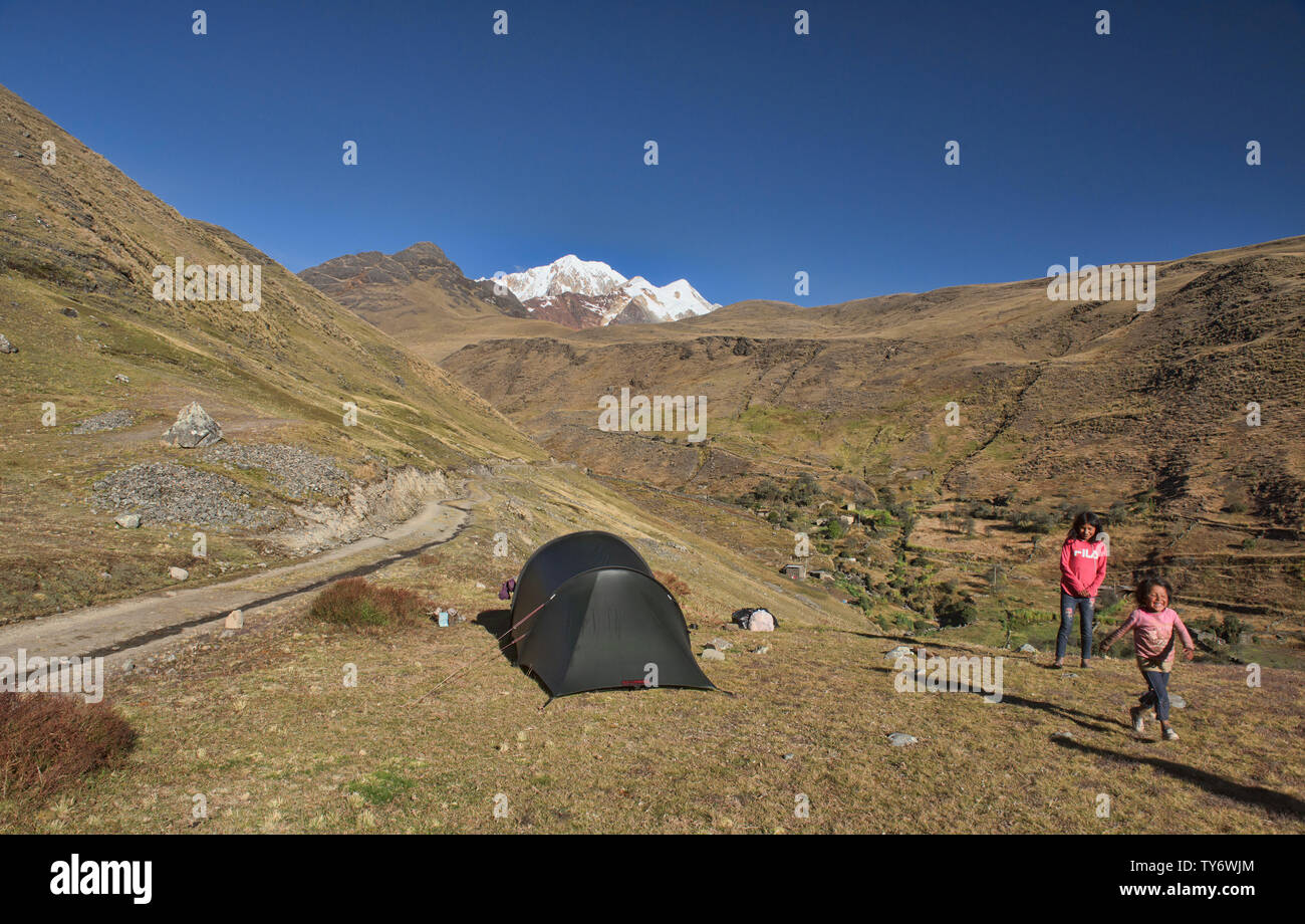 Camp in den hohen Anden entlang der Cordillera Real Traverse, Bolivien Stockfoto