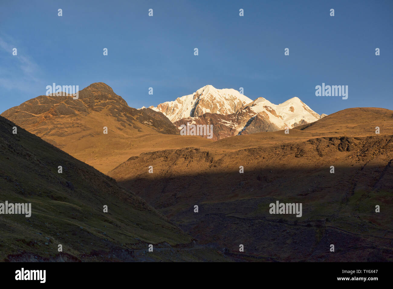 Illampu bei Sonnenuntergang, Cordillera Real Traverse, Bolivien Stockfoto