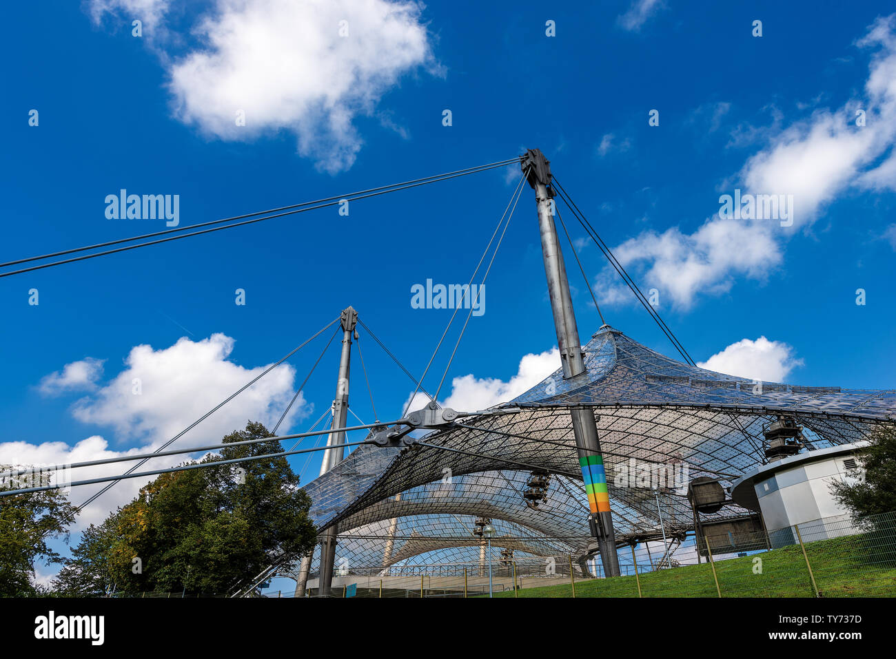 Das Dach des Münchner Olympiastadion (Munchner Olympiastadion 1972) im Olympischen Park (Olympiapark), Bayern, Deutschland, Europa Stockfoto