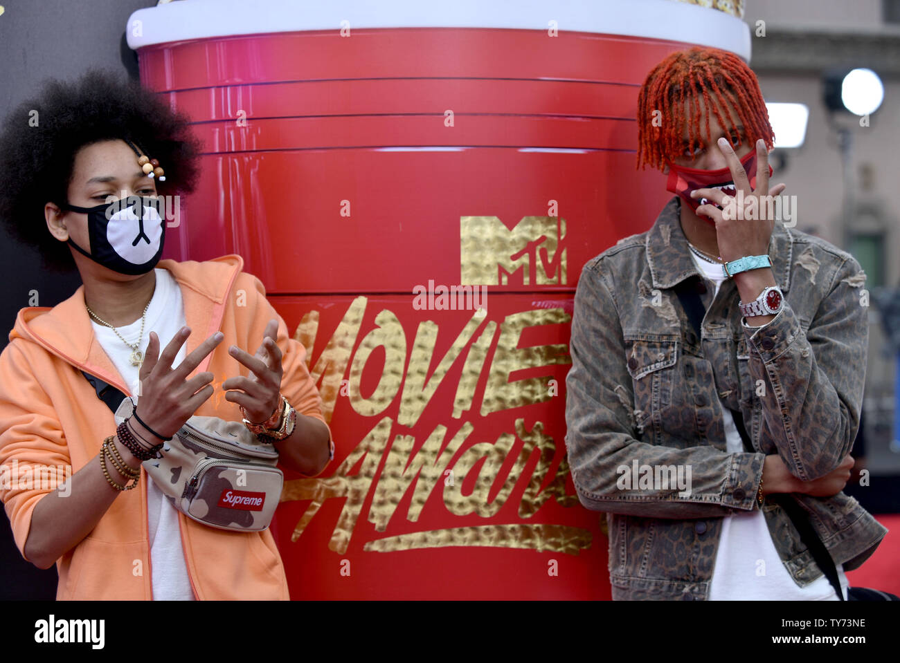 Künstler Ayo und Teo nehmen an der MTV-Film & TV Awards im Shrine Auditorium in Los Angeles am 7. Mai 2017. Es wird die 26. Ausgabe des Awards, die zum ersten Mal anwesenden Ehren für die Arbeit in Fernsehen und Kino. Foto von Christine Kauen/UPI Stockfoto