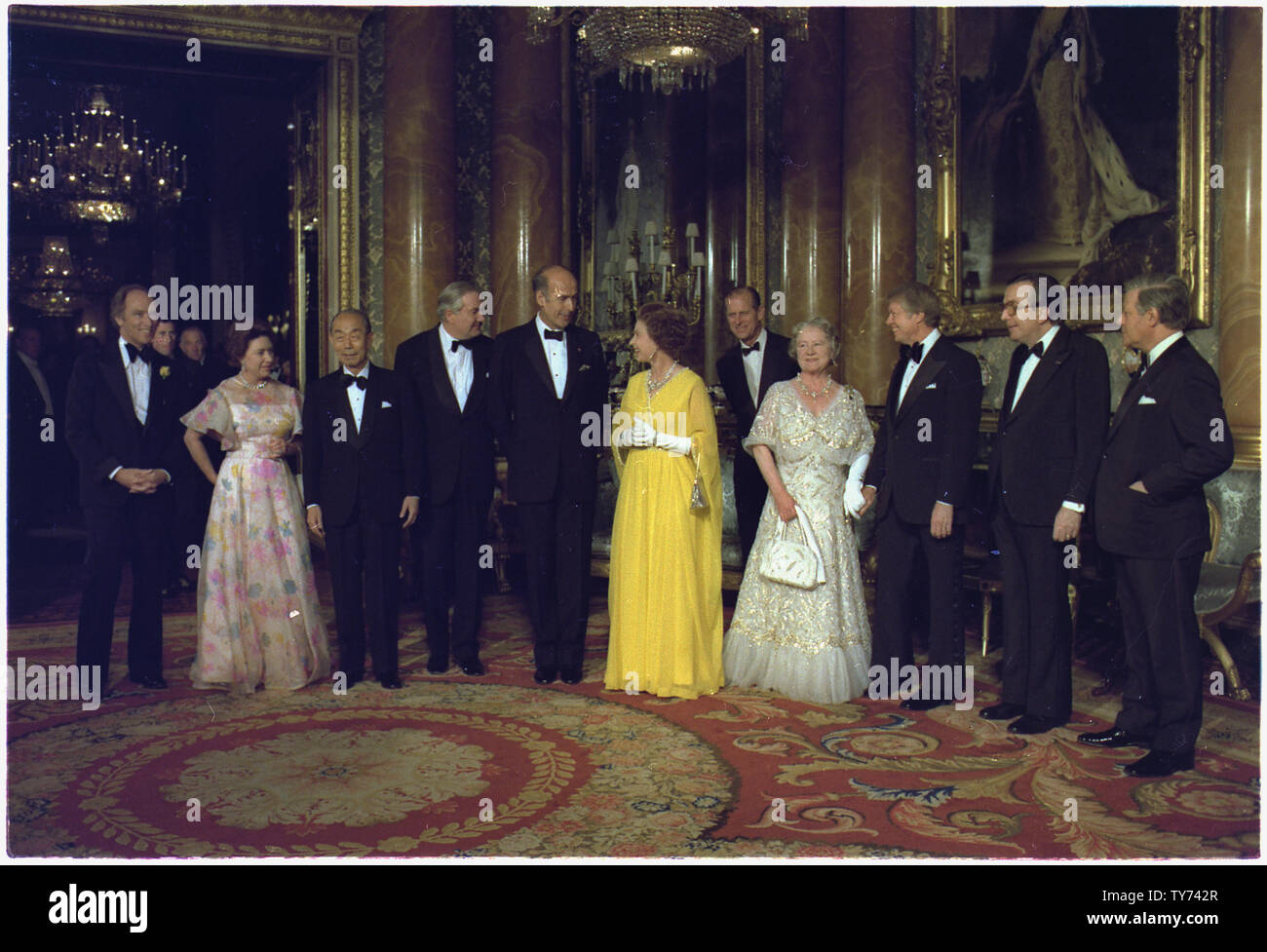 Umfang und Inhalt: nationale Führer und Könige in London, 1977. Nach rechts: Pierre Trudeau (Prinz Charles Hintergrund), Prinzessin Margaret, Takeo Fukuda, James Callaghan, Valéry Giscard d'Estaing, Königin Elizabeth II., Prinz Philip, Königin Elizabeth, die Königinmutter, Jimmy Carter, Giulio Andreotti, Helmut Schmidt Allgemeine Hinweise: ein Teil der 1977 G7-Treffen Links Stockfoto