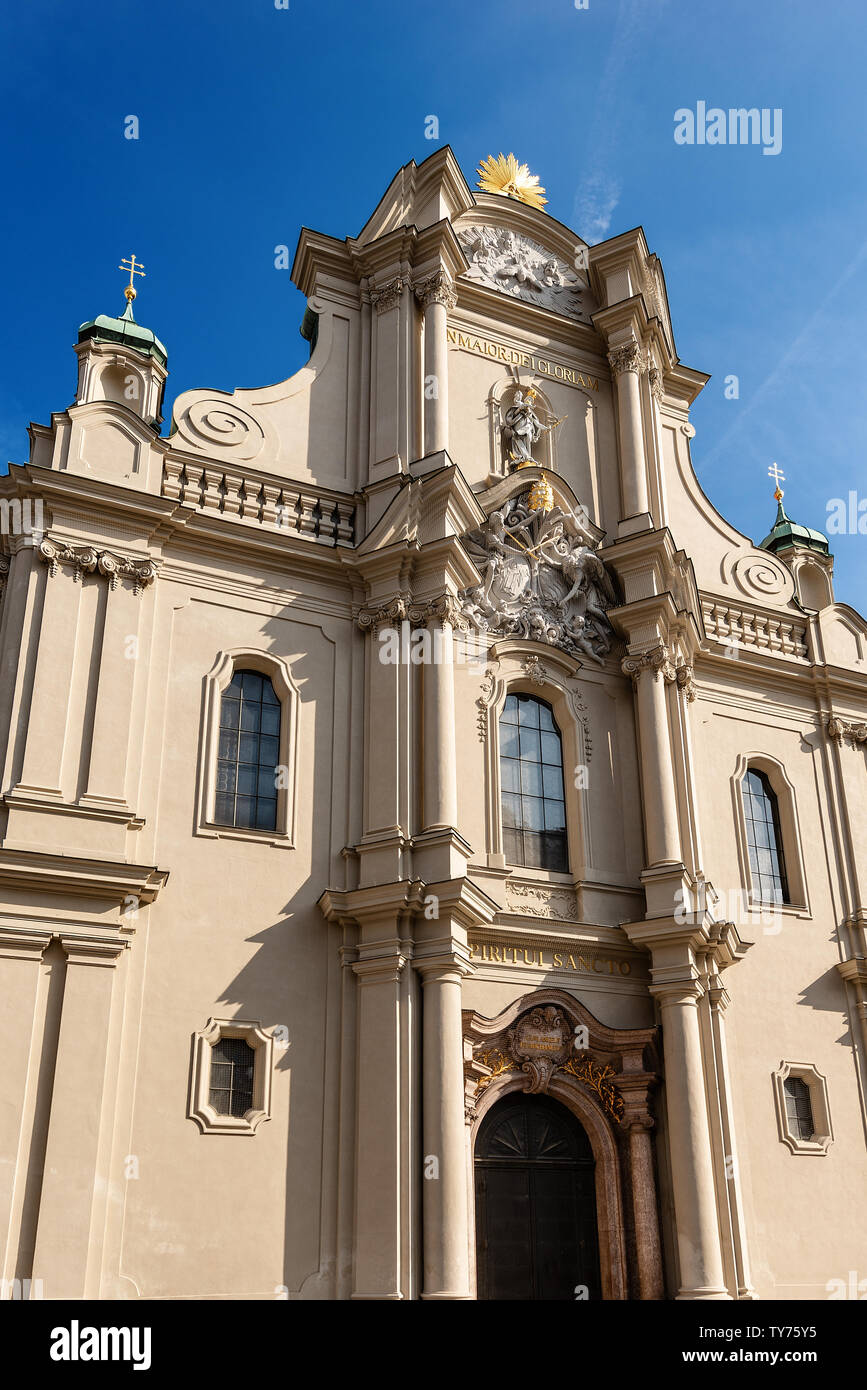 Fassade der Heiliggeistkirche, Heilig Geist Kirche (Kirche der Heiligen Geist) in der Innenstadt von München, zwischen Marienplatz und Viktualienmarkt Stockfoto