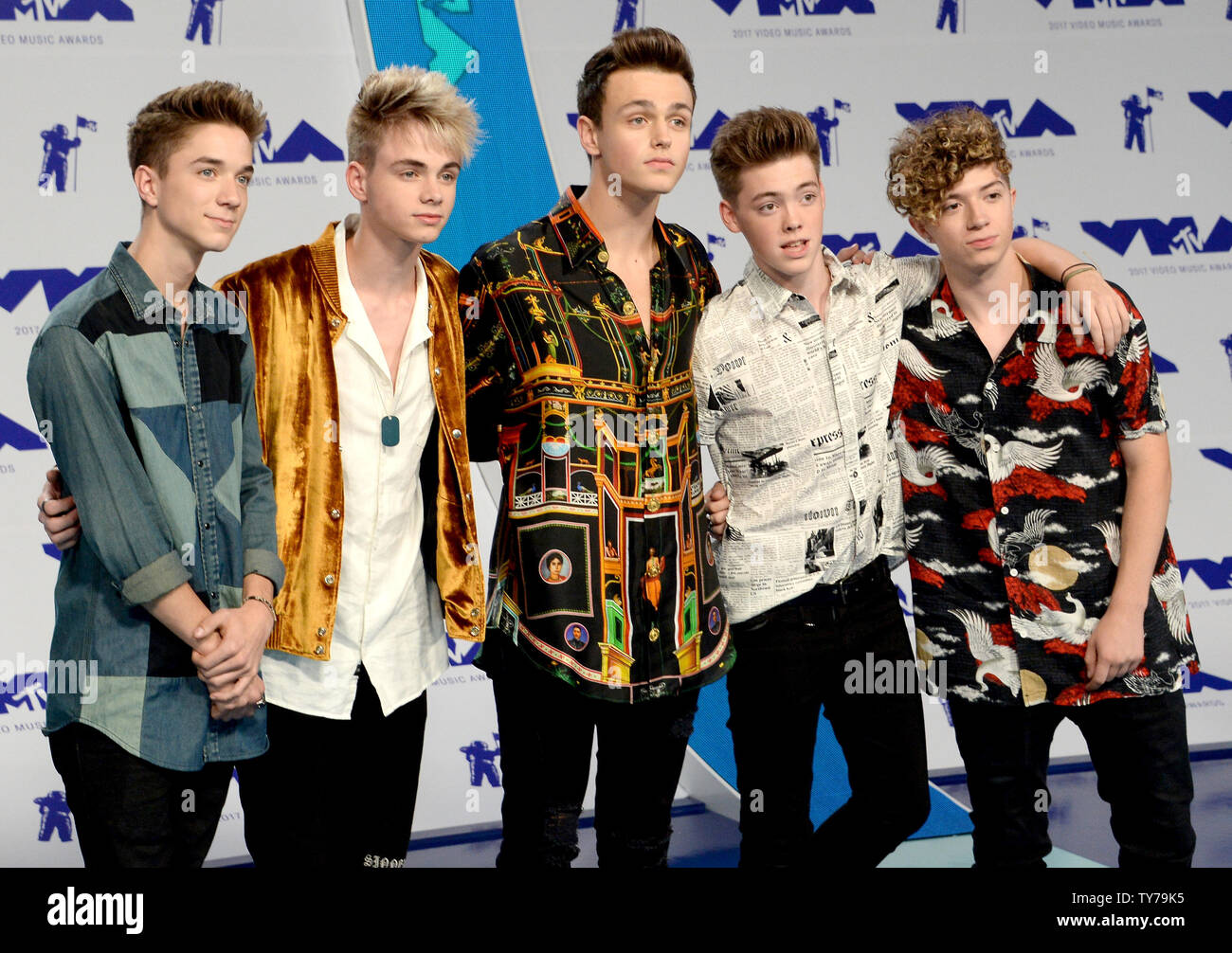 (L-R) Daniel Seavey, Corbyn Benson, Jona Marais, Zach Herron und Jack Avery, warum tun wir uns nicht ankommt, für die 34. jährlichen MTV Video Music Awards im Forum in Inglewood, Kalifornien am 27. August 2017. Foto von Jim Ruymen/UPI Stockfoto