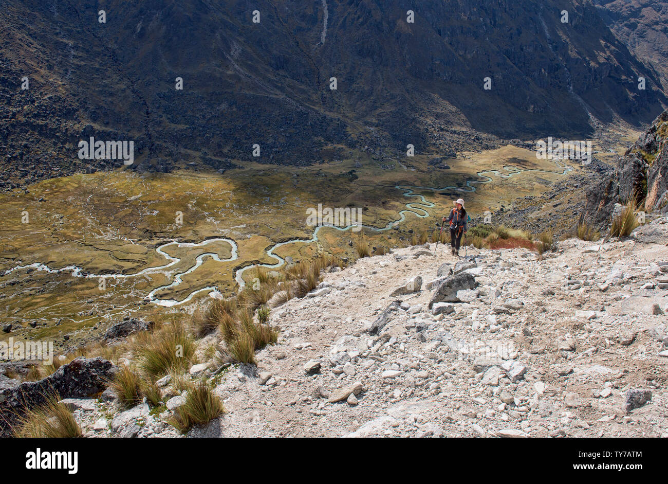 Die schöne Serpentine Waraco Fluss auf der Cordillera Real Traverse, Bolivien Stockfoto