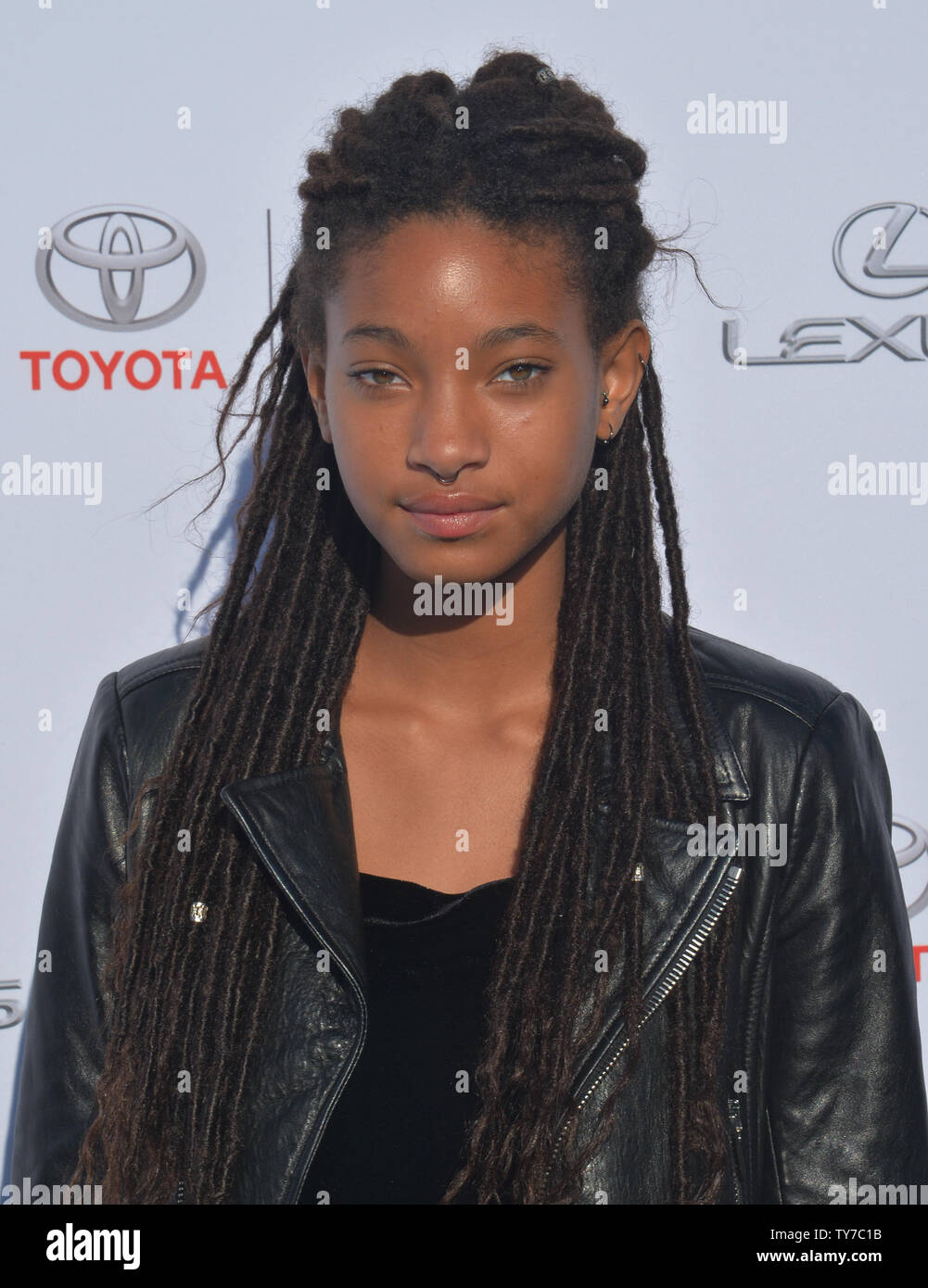 Schauspielerin Willow Smith nimmt an der 27. jährlichen Environmental Media Association Awards auf der Barker Hangar in Santa Monica, Kalifornien am 24. September 2017. Foto von Jim Ruymen/UPI Stockfoto