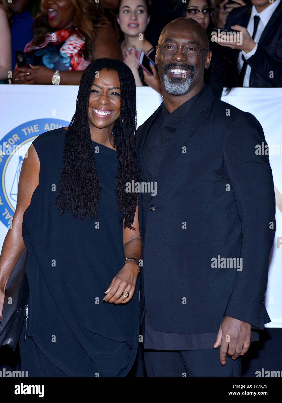 Jenisa Garland (L) und Isaiah Washington kommen für die 49 NAACP Image Awards im Pasadena Civic Auditorium in Pasadena, Kalifornien am 15. Januar 2018. Die naacp Image Awards die Errungenschaften der Leute der Farbe in den Bereichen Fernsehen, Musik, Literatur und Film und ehrt auch Einzelpersonen oder Gruppen, soziale Gerechtigkeit durch kreative Bestrebungen fördern feiert. Foto von Christine Kauen/UPI Stockfoto