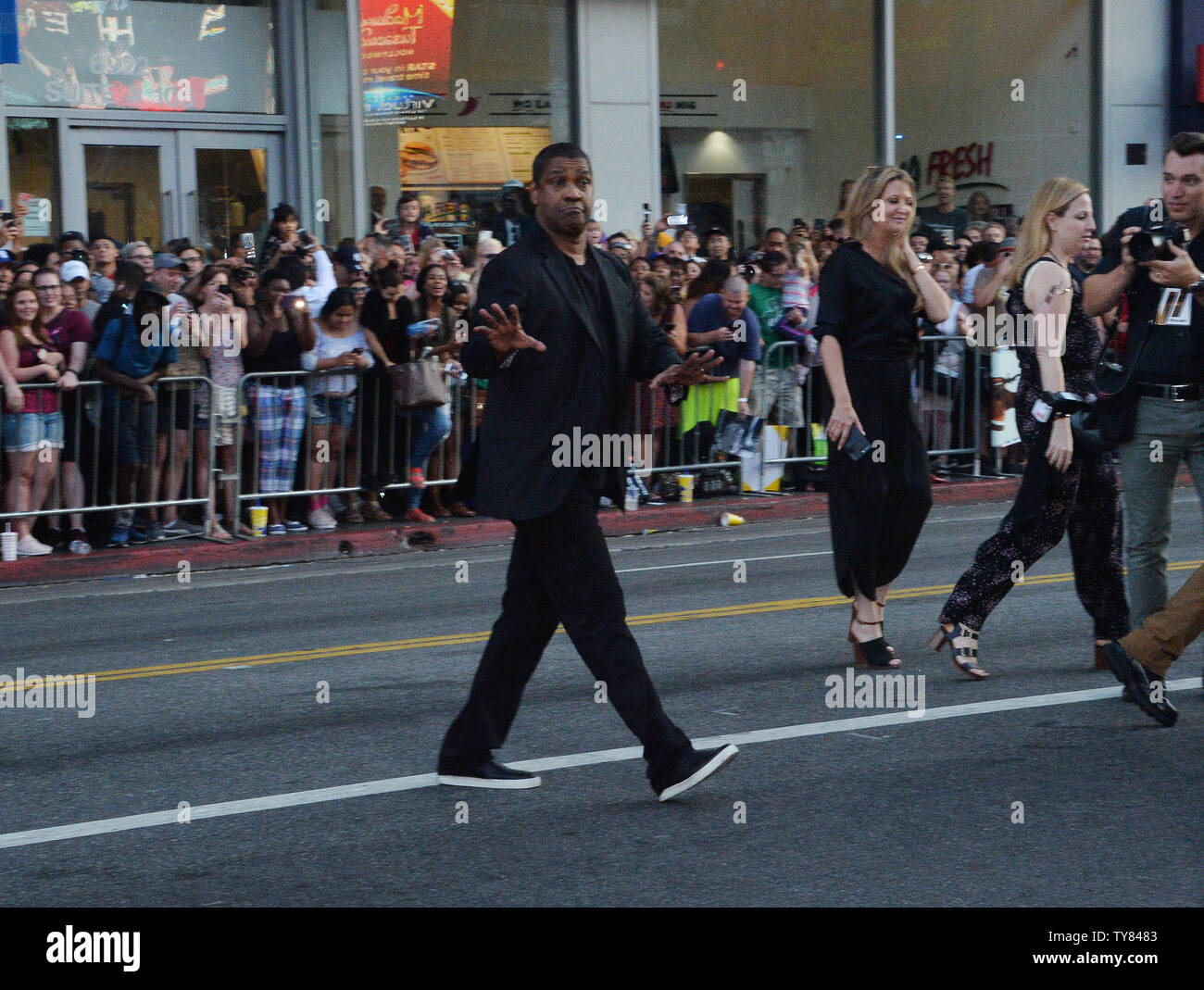 Warf Mitglied Denzel Washington kommt für die Premiere der motion picture Krimi "Equalizer 2' an der TCL Chinese Theatre in Hollywood" in Los Angeles am 17. Juli 2018. Story: Robert McCall serviert eine unerschütterliche Gerechtigkeit für die Ausgebeuteten und Unterdrückten, aber wie weit wird er gehen, wenn das jemand, den er liebt? Foto von Jim Ruymen/UPI Stockfoto