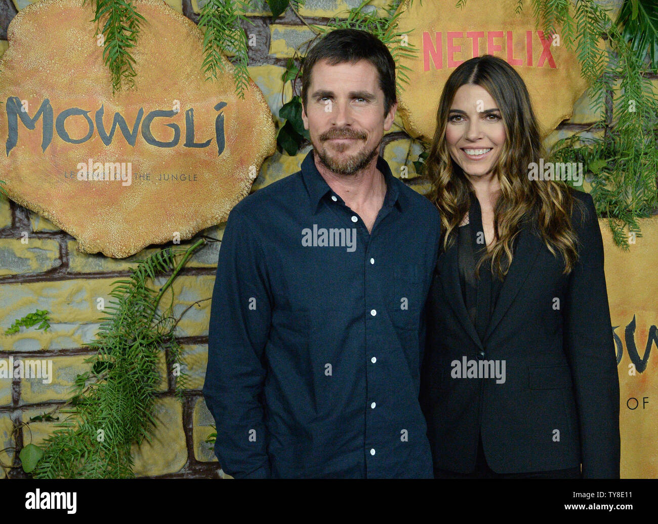 Cast Christian Bale und seine Frau Sibi Blazic Besuchen die Premiere der motion picture Drama 'Mowgli: Legende der Dschungel" am ArcLight Hollywood Kino Dome im Abschnitt von Los Angeles am 28 November, 2018. Basierend auf dem Roman von Rudyard Kipling Die Geschichte folgt die Erziehung der menschlichen Kind mowgli von einem Rudel von Wölfen im Dschungel von Indien angehoben. Als er die oft harten Regeln des Dschungels lernt unter der Aufsicht eines Bären namens Baloo und ein Schwarzer Panther Bagheera genannt, Mowgli wird von den Tieren des Dschungels als einen der Ihren akzeptiert, außer einem, der furchterregende Stockfoto