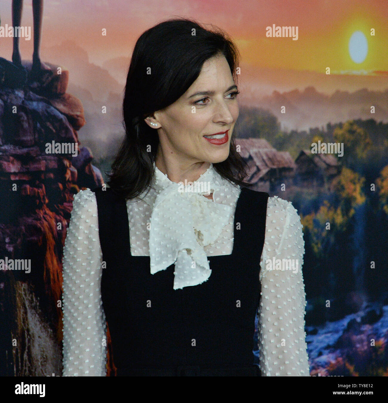 Schauspielerin Perrey Reeves besucht die Premiere des Motion picture Drama 'Mowgli: Legende der Dschungel" am ArcLight Hollywood Kino Dome im Abschnitt von Los Angeles am 28 November, 2018. Basierend auf dem Roman von Rudyard Kipling Die Geschichte folgt die Erziehung der menschlichen Kind mowgli von einem Rudel von Wölfen im Dschungel von Indien angehoben. Als er die oft harten Regeln des Dschungels lernt unter der Aufsicht eines Bären namens Baloo und ein Schwarzer Panther Bagheera genannt, Mowgli wird von den Tieren des Dschungels als einen der Ihren akzeptiert, außer einem, der furchterregende tiger Shere Khan. Aber es m Stockfoto