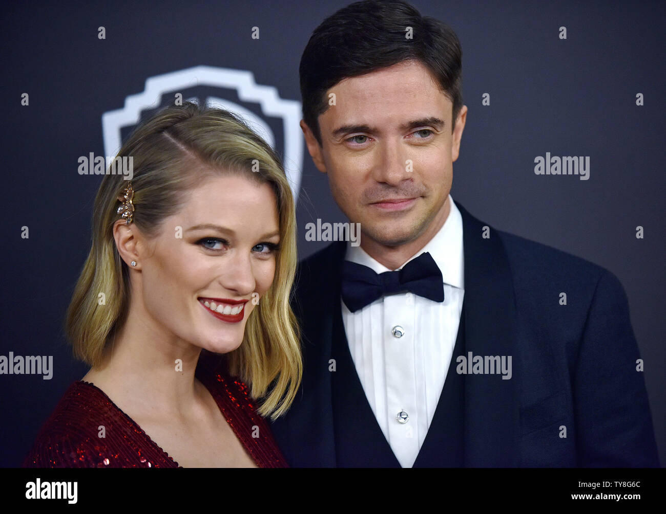 Topher Grace (R) und seine Frau Ashley Hinshaw nehmen an der 20. jährlichen InStyle und Warner Brothers Golden Globes After-Party im Beverly Hilton in Beverly Hills, Kalifornien am 6. Januar 2019. Foto von Christine Kauen/UPI Stockfoto