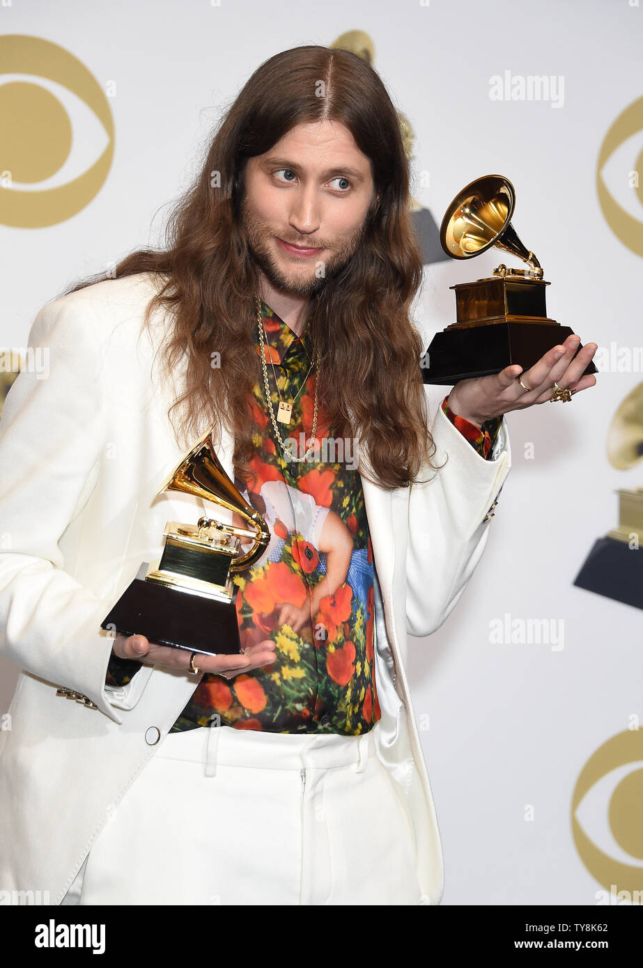 Ludwig Göransson erscheint Backstage mit seiner Auszeichnung für seinen Auszeichnungen für den Song des Jahres für "Das ist Amerika" und "Best Score Soundtrack für "Black Panther", während die 61. jährlichen Grammy Awards im Staples Center in Los Angeles am 10. Februar 2019 statt. Foto von Gregg DeGuire/UPI Stockfoto