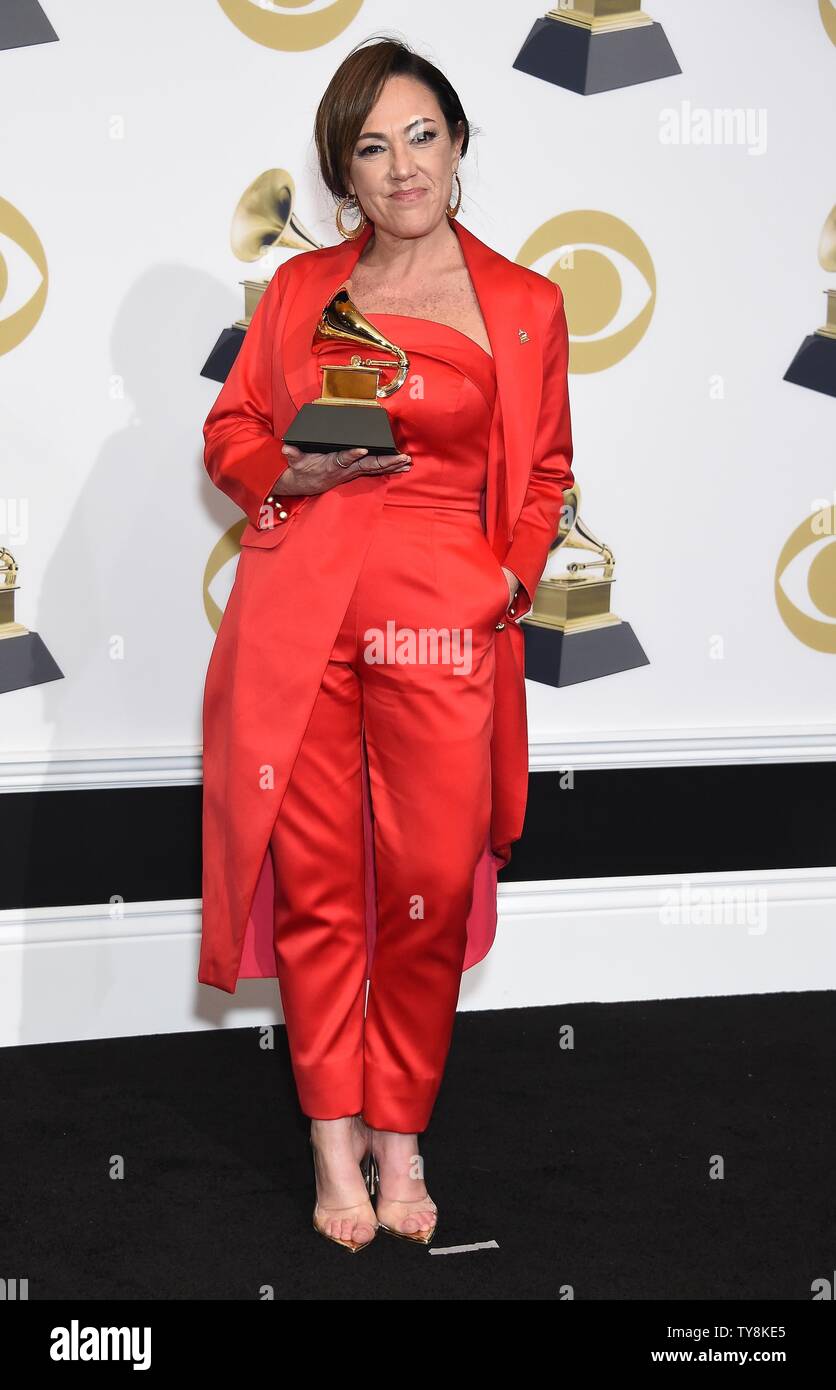 Claudia Brent erscheint Backstage mit ihren Award für Best Latin Pop Album für incera", während die 61. jährlichen Grammy Awards im Staples Center in Los Angeles am 10. Februar 2019 statt. Foto von Gregg DeGuire/UPI Stockfoto