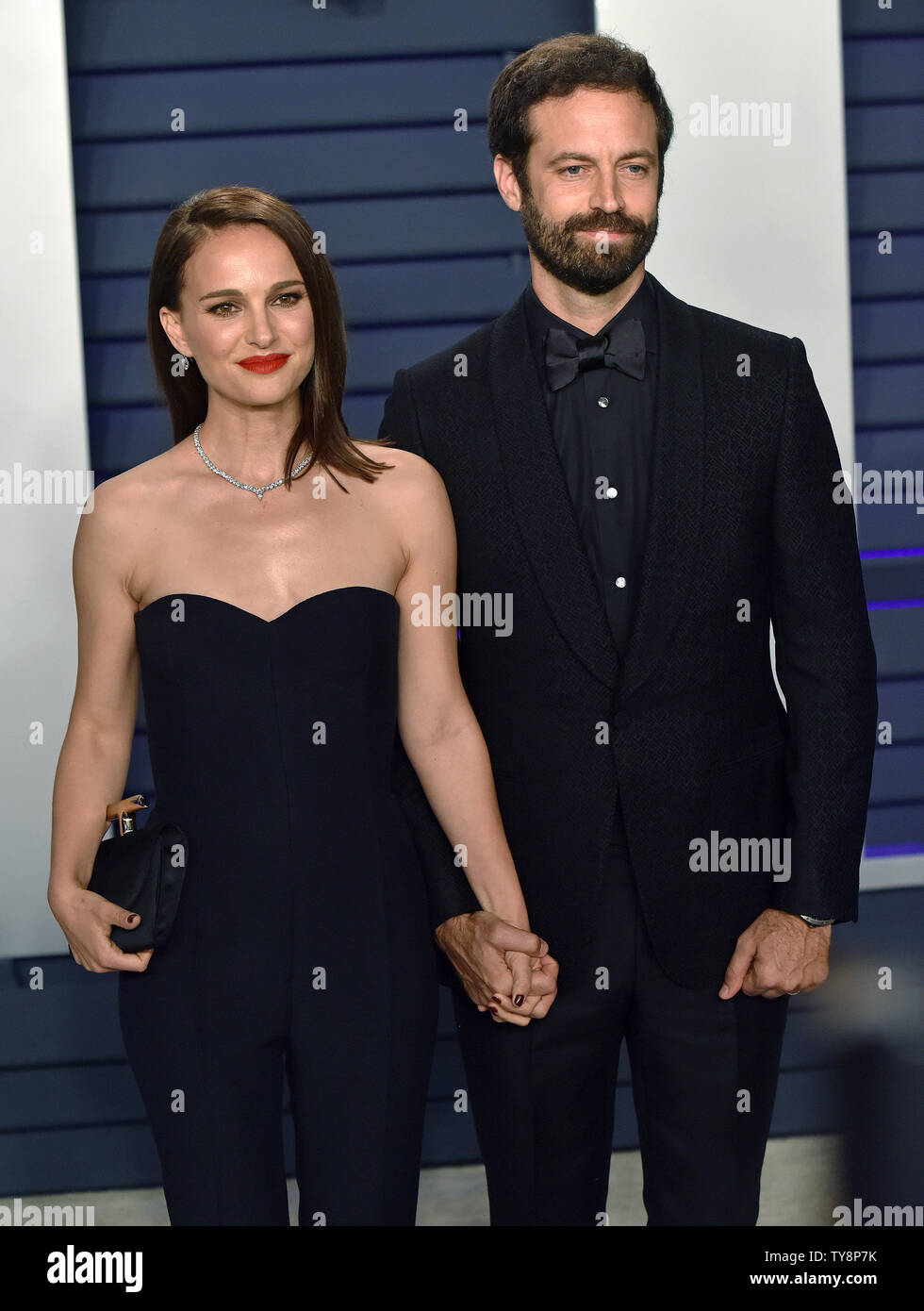 Natalie Portman (L) und ihrem Ehemann Benjamin Millepied kommen für die Vanity Fair Oscar Party im Wallis Annenberg Center für Darstellende Künste in Beverly Hills, Kalifornien am 24. Februar 2019. Foto von Christine Kauen/UPI Stockfoto