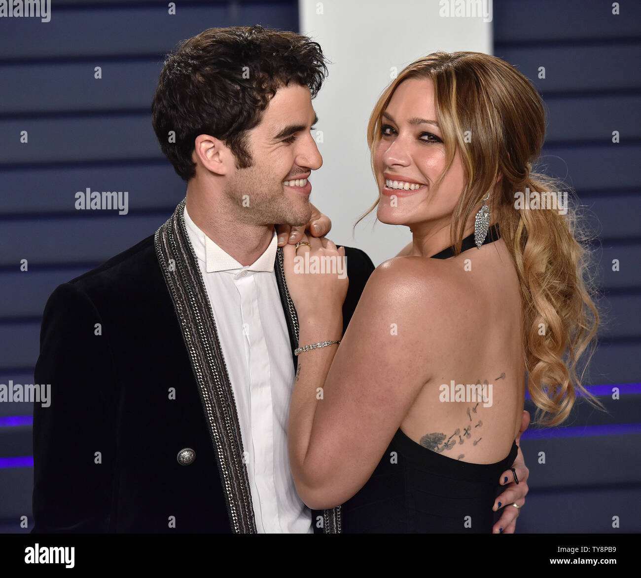 Darren Criss (L) und Mia Swier kommen für die Vanity Fair Oscar Party im Wallis Annenberg Center für Darstellende Künste in Beverly Hills, Kalifornien am 24. Februar 2019. Foto von Christine Kauen/UPI Stockfoto Darren Criss (L) und Mia Swier kommen für die Vanity Fair Oscar Party im Wallis Annenberg Center für Darstellende Künste in Beverly Hills, Kalifornien am 24. Februar 2019. Foto von Christine Kauen/UPI Stockfoto