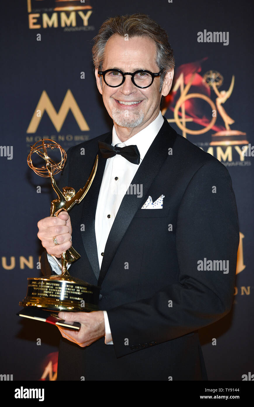 Alan Bodner hält seine Emmy für herausragende Leistungen in der Animation backstage in der Presse während der 46. jährlichen Tagsüber Creative Arts Emmy Awards am Pasadena Civic Auditorium in Pasadena, Kalifornien am 3. Mai 2019. Foto von Chris Kauen/UPI Stockfoto