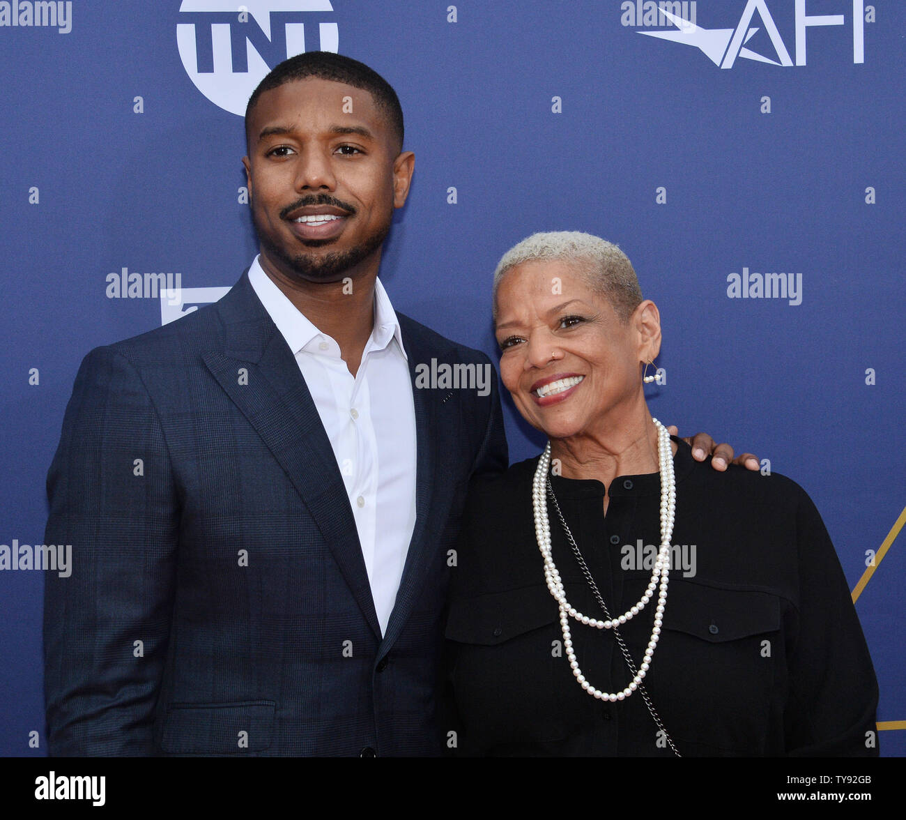 Schauspieler Michael B. Jordanien und seine Mutter Donna Jordanien kommen für American Film Institute 47th jährliche Life Achievement Award Gala zu Ehren Schauspieler Denzel Washington auf der Dolby Theatre in Hollywood" in Los Angeles am 6. Juni 2019. Foto von Jim Ruymen/UPI Stockfoto