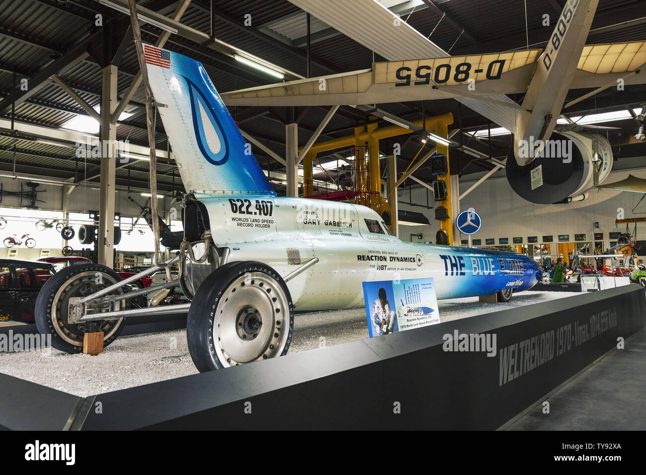 Die Blaue Flamme auf Ausstellung in Sinsheim Museum, Deutschland. Die Blaue Flamme ist eine Rakete - angetriebene Fahrzeug, die den Geschwindigkeitsrekord erreicht Stockfoto