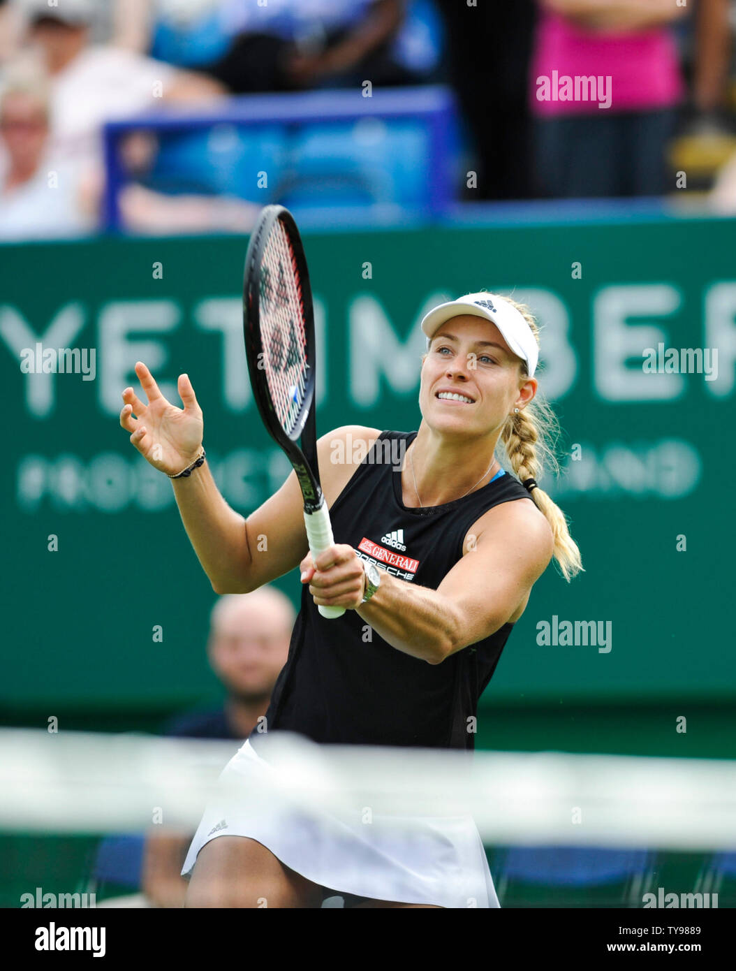 Eastbourne UK vom 25. Juni 2019 - Angelique Kerber in Deutschland während ihres Gleichen mit SAM Stosur von Australien an der Natur Tal internationalen Tennisturnier in Devonshire Park in Eastbourne gehalten Stockfoto