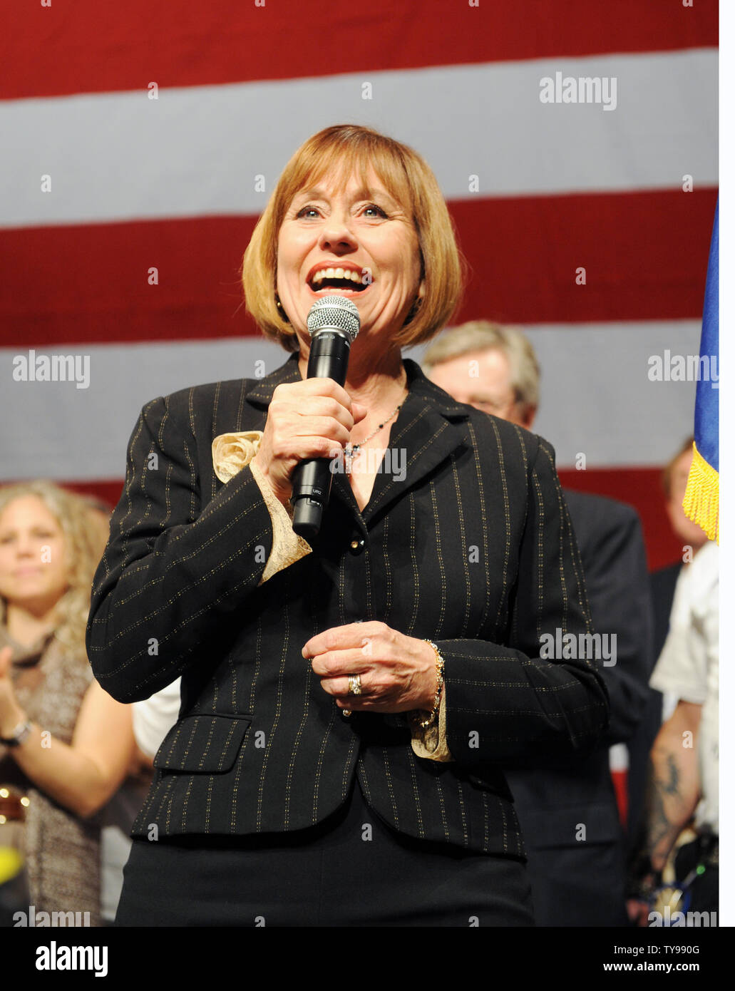 Der republikanische Senat Kandidat Sharron Winkel gesteht ihr Rennen gegen Mehrheitsführer im Senat, Harry Reid während der Nevada State republikanischen Wahl Nacht Party in Las Vegas, Nevada am 2. November 2010. UPI/Eileen Yamada Stockfoto