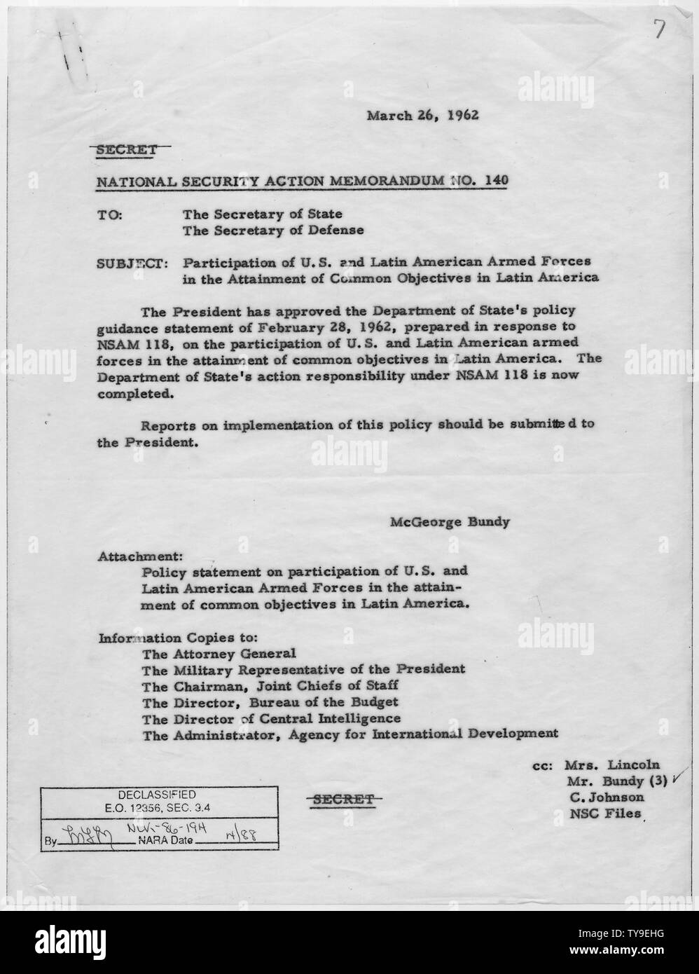 National Security Action Memorandum Nr. 140 Teilnahme von US- und Lateinamerikanischen Streitkräfte in der Erreichung der gemeinsamen Ziele in Lateinamerika; Umfang und Inhalt: Memorandum für Staatssekretär, Verteidigungsminister über die Ziele der US- und Lateinamerikanischen Streitkräfte. Stockfoto