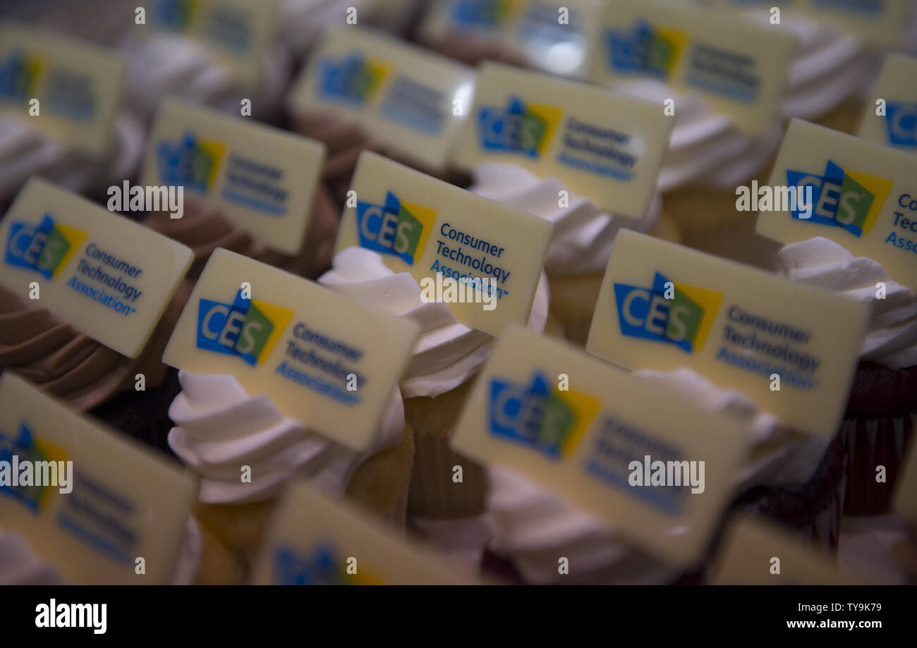 Cupcakes mit essbaren Zeichen sind in Enthüllt angezeigt, vor der 2016 International CES, einer Messe für Unterhaltungselektronik in Las Vegas, Nevada, 4. Januar 2016. Foto von Molly Riley/UPI Stockfoto