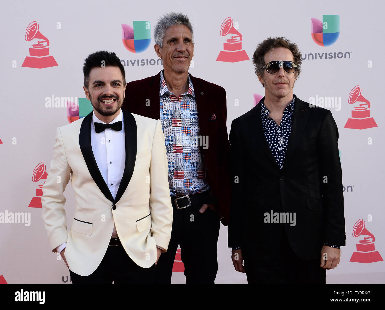 Meteoros kommt auf dem roten Teppich für die 17. jährlichen Latin Grammy Awards auf der T-Mobile Arena in Las Vegas, Nevada am 17. November 2016. Foto von Jim Ruymen/UPI Stockfoto