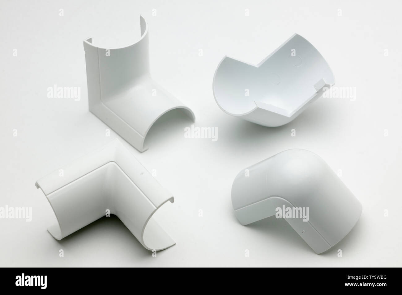 Kunststoff Winkelverschraubungen für Innen elektrische Kabel-Trunking Stockfoto