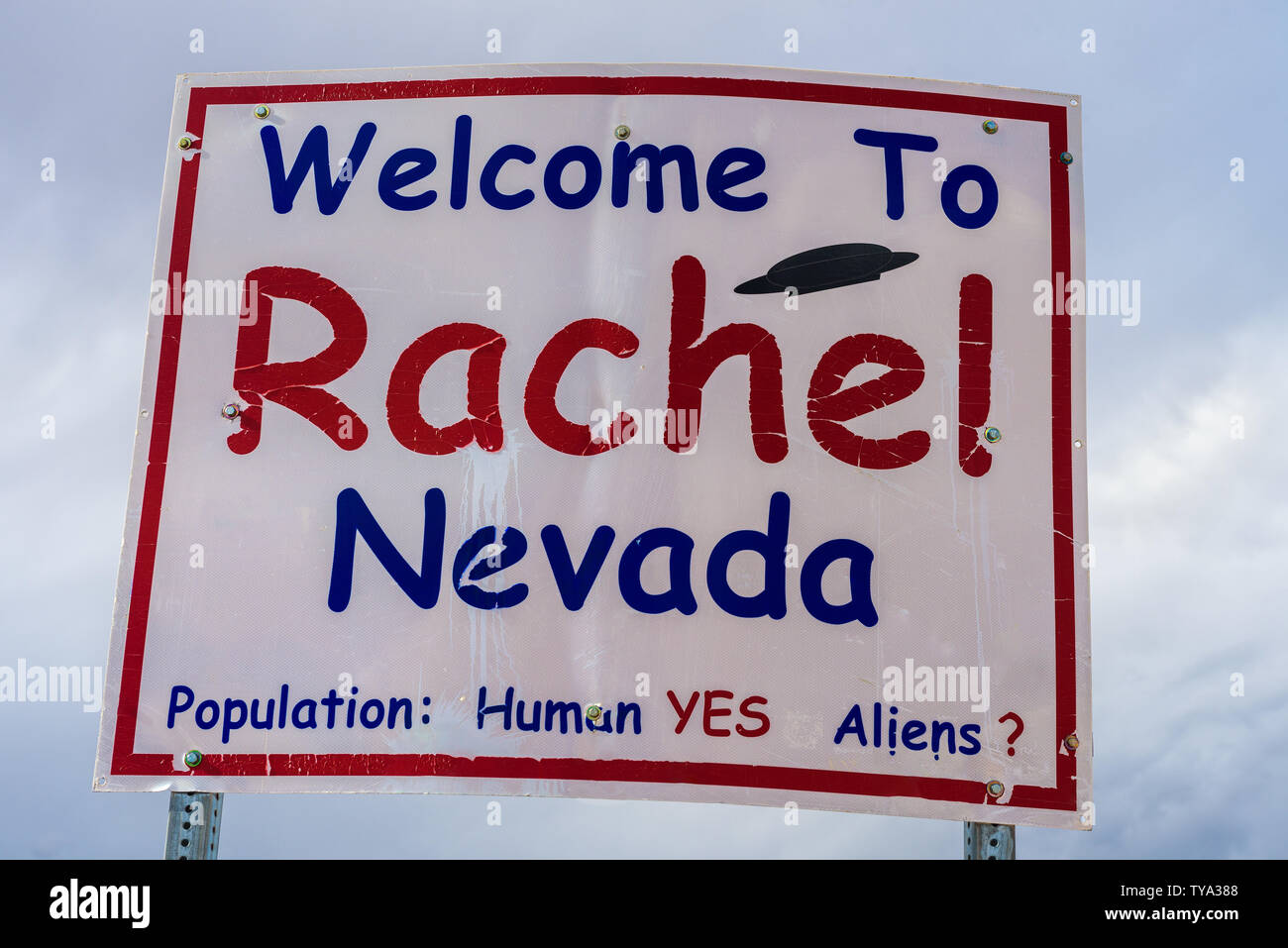 Rachel Straßenschild auf der SR-375 in Nevada, USA Willkommen Stockfoto