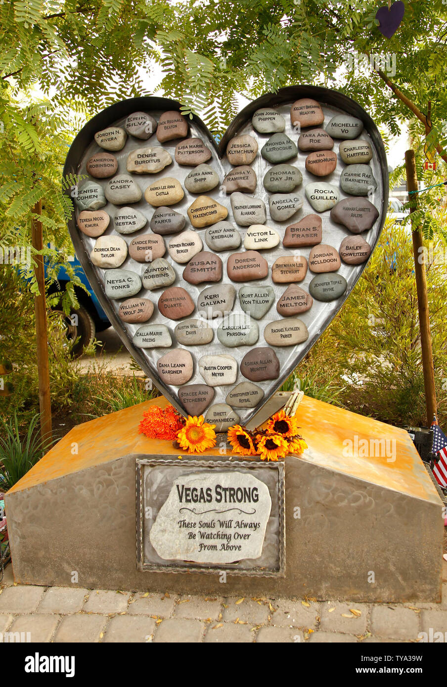 Ein Herz Denkmal auf der 'Heilende Gärten' Memorial auf dem Jahrestag der Route 91 Messe in Las Vegas, Nevada am Okt 1, 2018. Foto von James Atoa/UPI Stockfoto