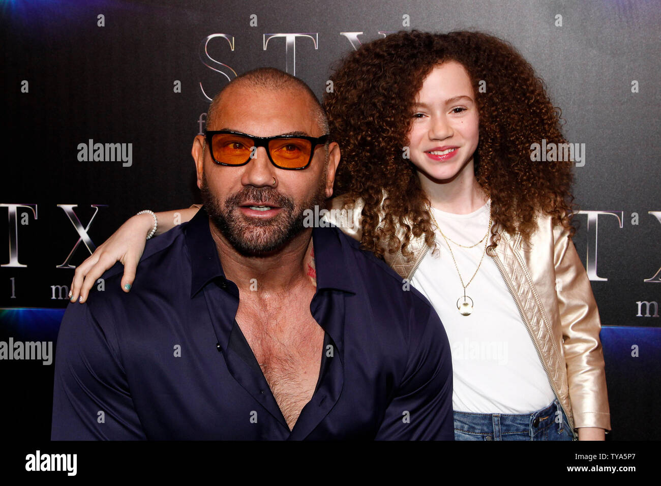 Sterne Dave Bautista und Chloe Coleman von 'MySpy" Anreise für die CinemaCon 2019 STXfilms roter Teppich im Caesars Palace, Las Vegas, Nevada am 2. April 2019. Foto von James Atoa/UPI Stockfoto