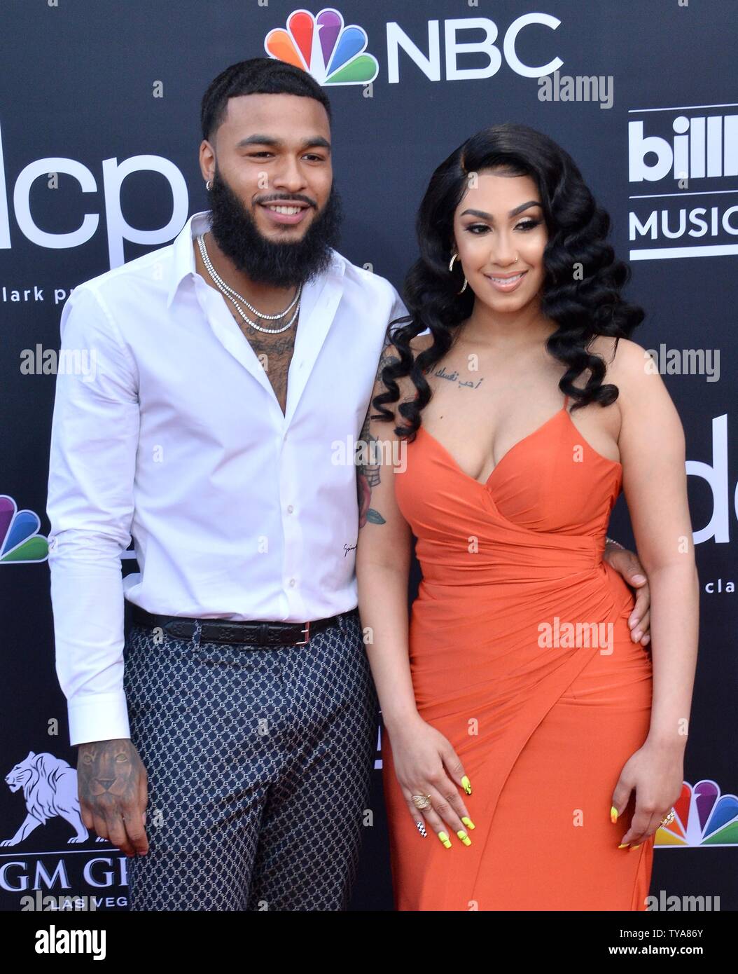 (L - R) Clarence White und Königin Naija kommen für die 2019 Billboard Music Awards im MGM Grand Garden Arena in Las Vegas, Nevada am 1. Mai 2019. Foto von Jim Ruymen/UPI Stockfoto